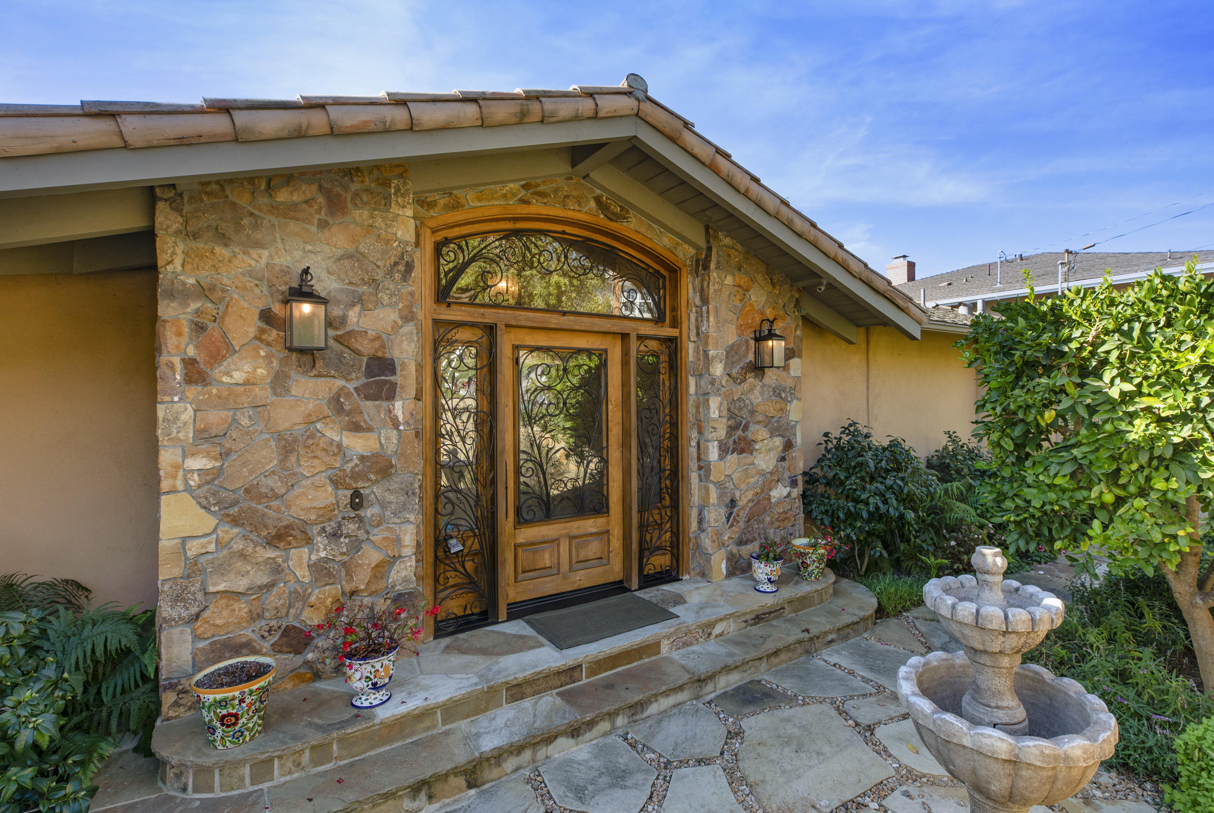 1603 Oramas Road Santa Barbara, CA 93103 - Photo 3 of 23 Entrance
