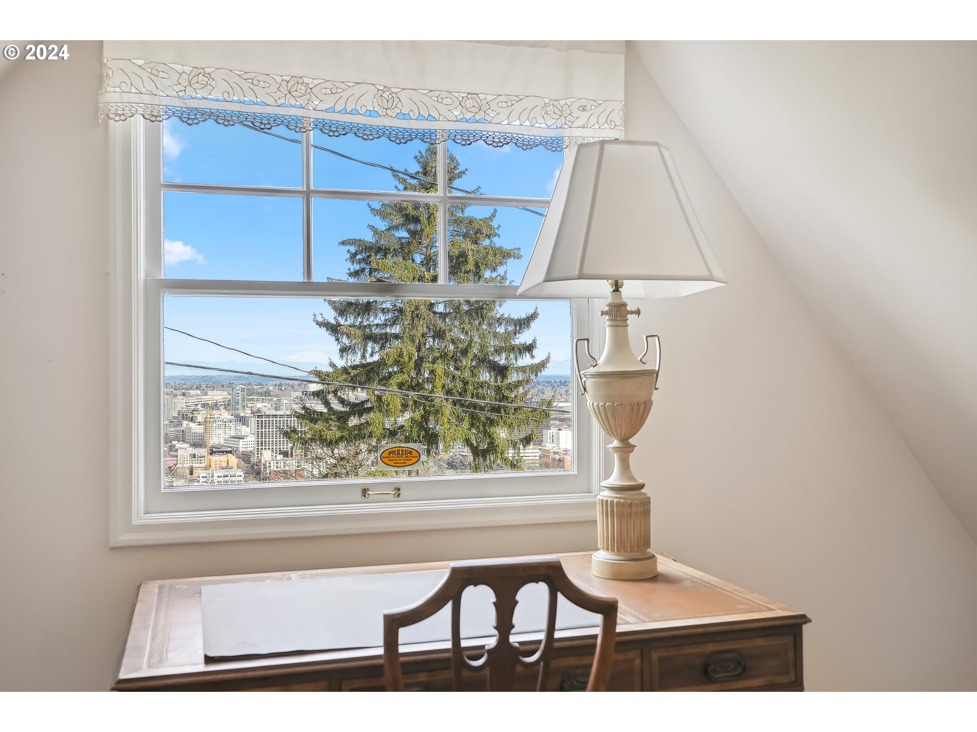 1628 Southwest College Street Portland, OR 97201 - Photo 18 of 25 a view of entryway