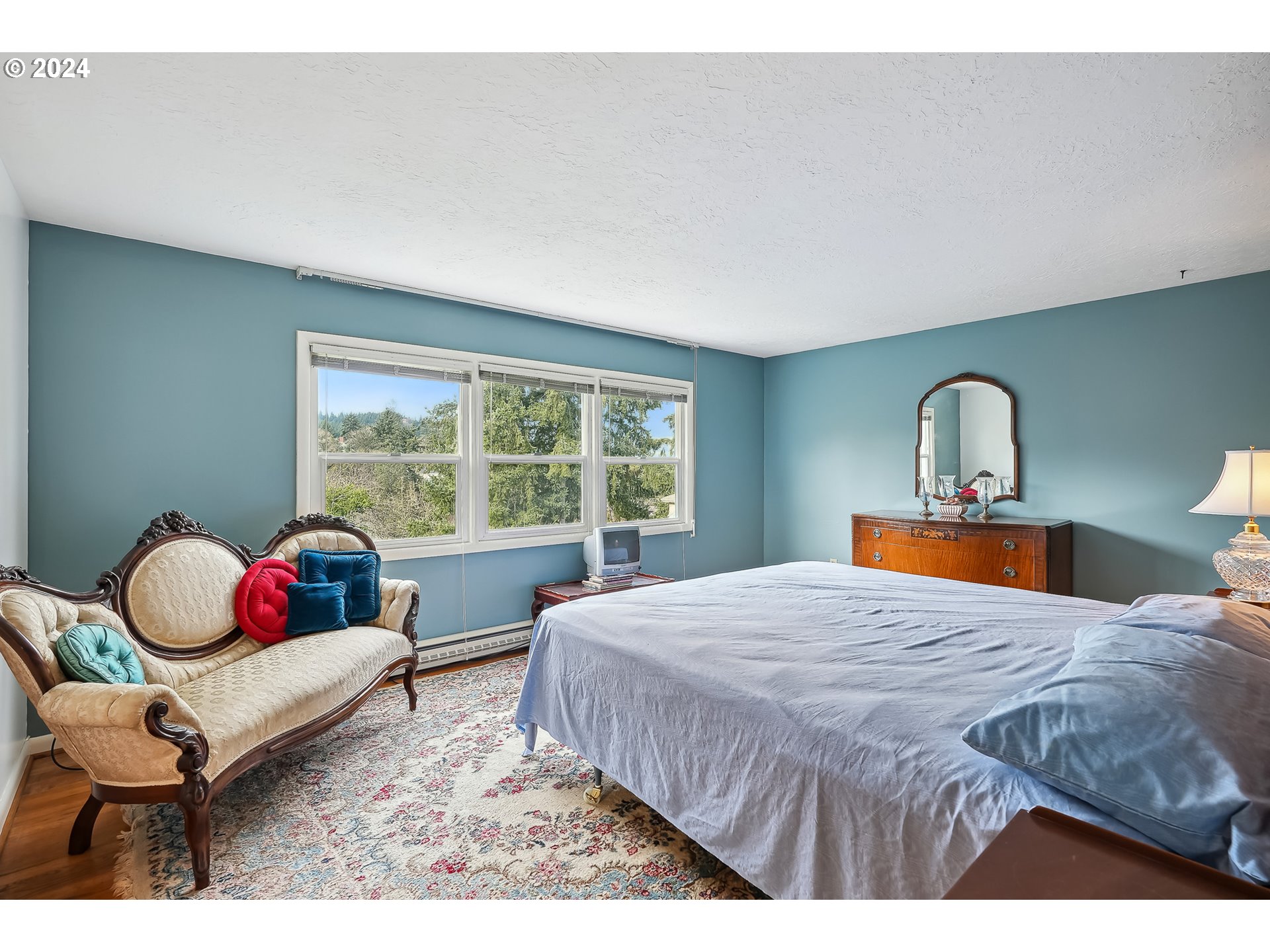 1628 Southwest College Street Portland, OR 97201 - Photo 20 of 25 a bedroom with a bed and window