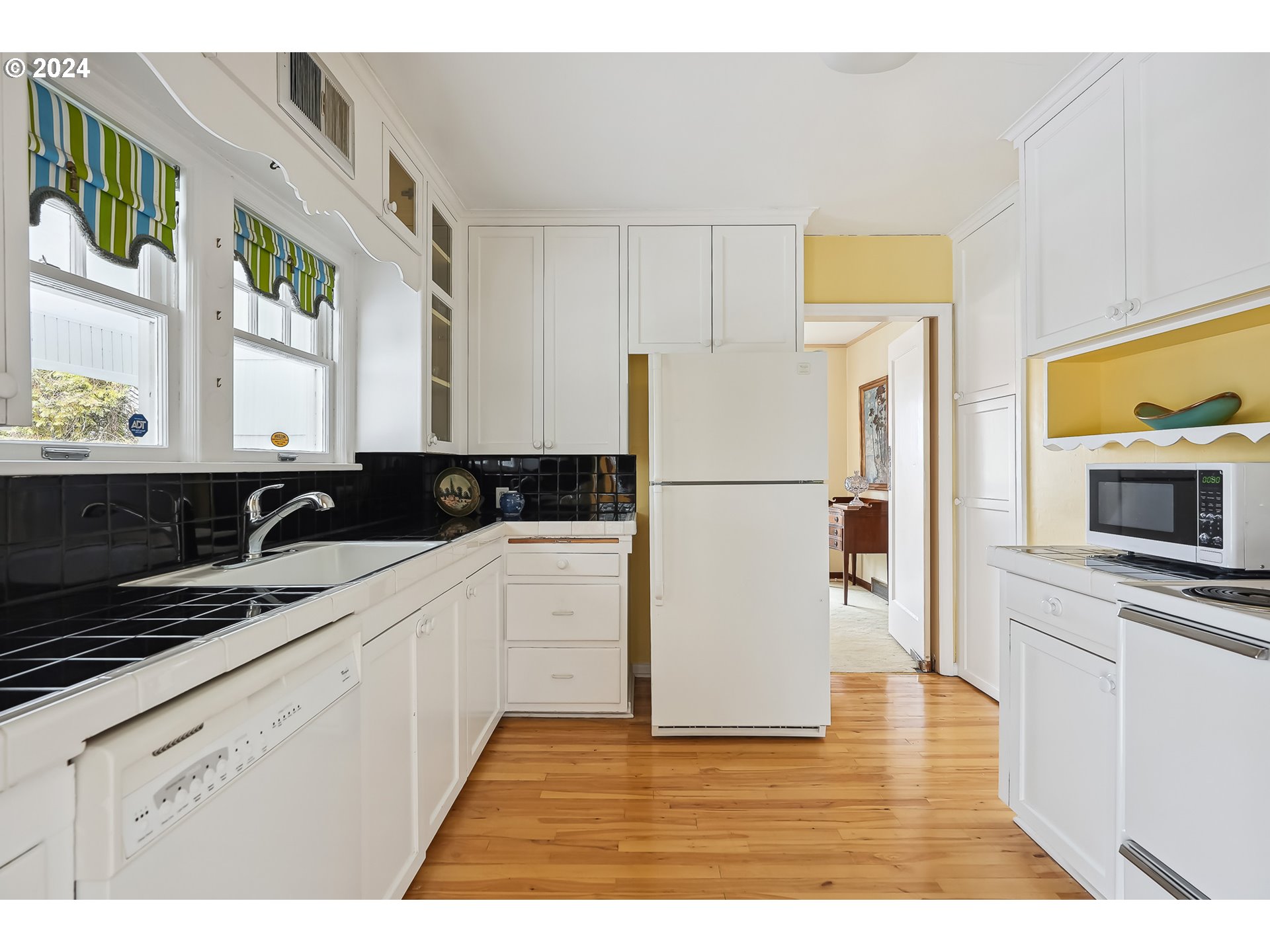 1628 Southwest College Street Portland, OR 97201 - Photo 8 of 25 a kitchen with a refrigerator and a sink