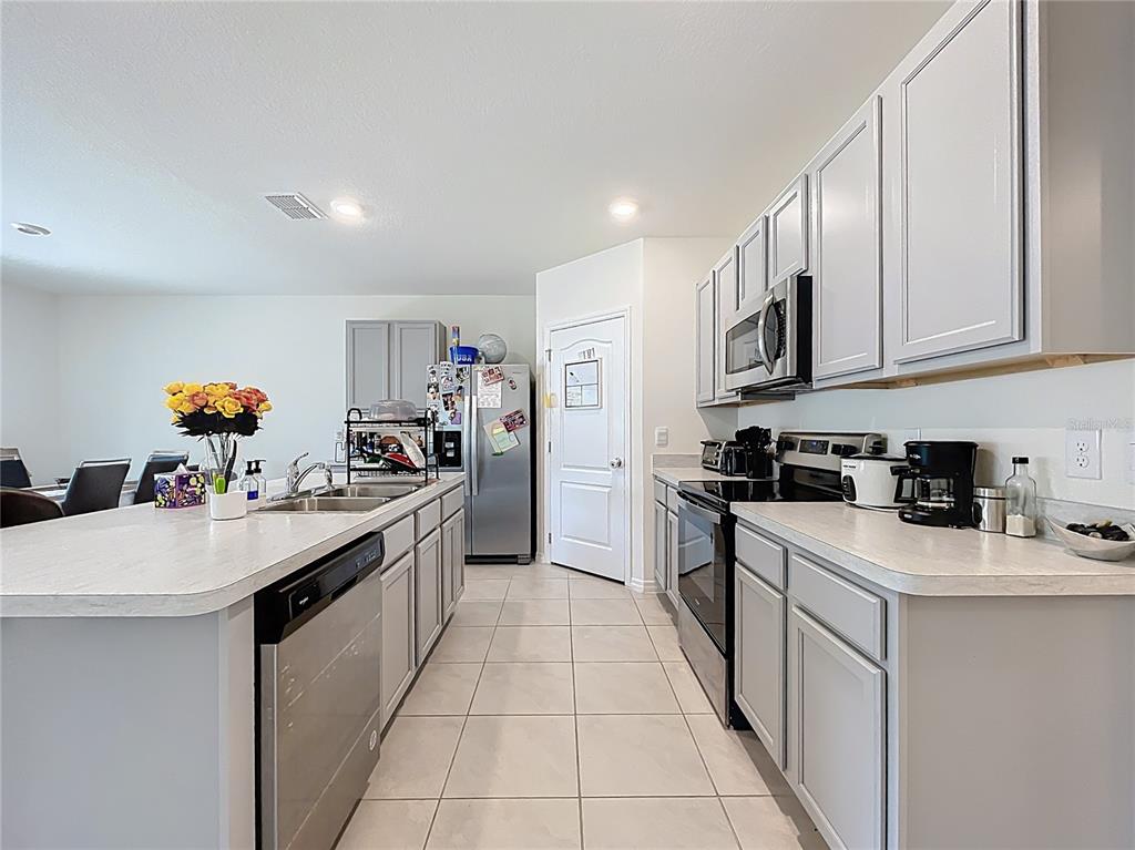 1828 Henin Circle Tavares, FL 32778 - Photo 7 of 53