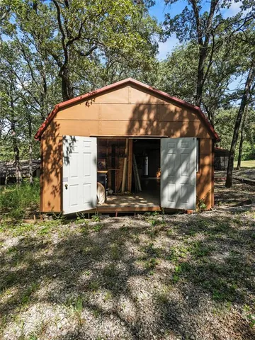 a view of a barn in the middle of a yard