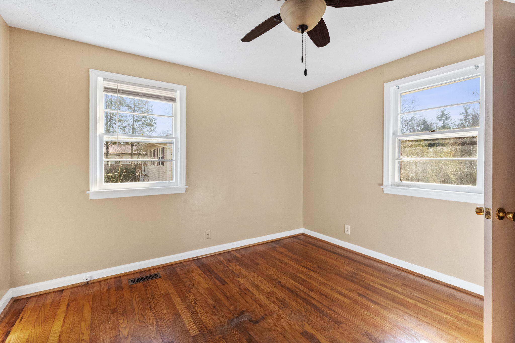 2217 Indian Ridge Road Johnson City, TN 37604 - Photo 6 of 21 7-web-or-mls-217A1740