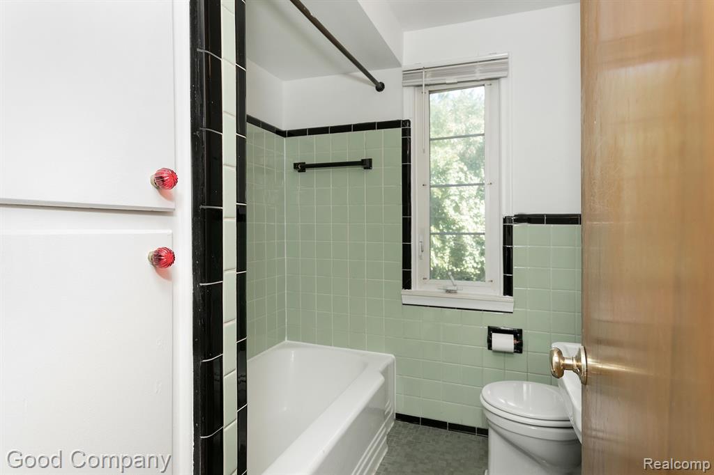 1610 West Webster Road, Unit F25 Royal Oak, MI 48073 - Photo 16 of 19 Gallery Image 16