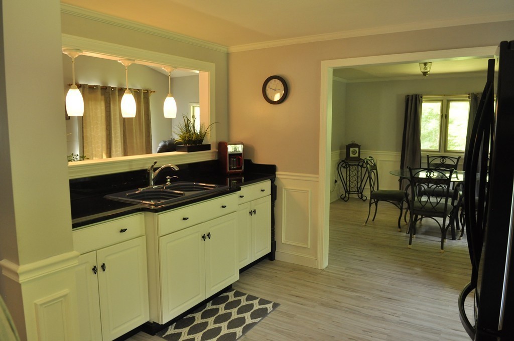 28 Suncrest Road Andover, MA 01810 - Photo 5 of 28 Gallery Image 5