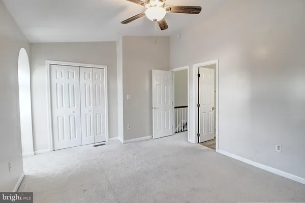 a view of empty room with window