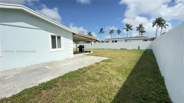 a view of an outdoor space