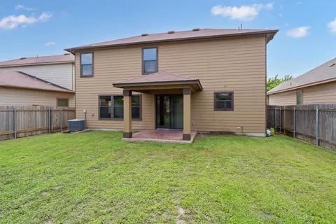 a view of a house with backyard