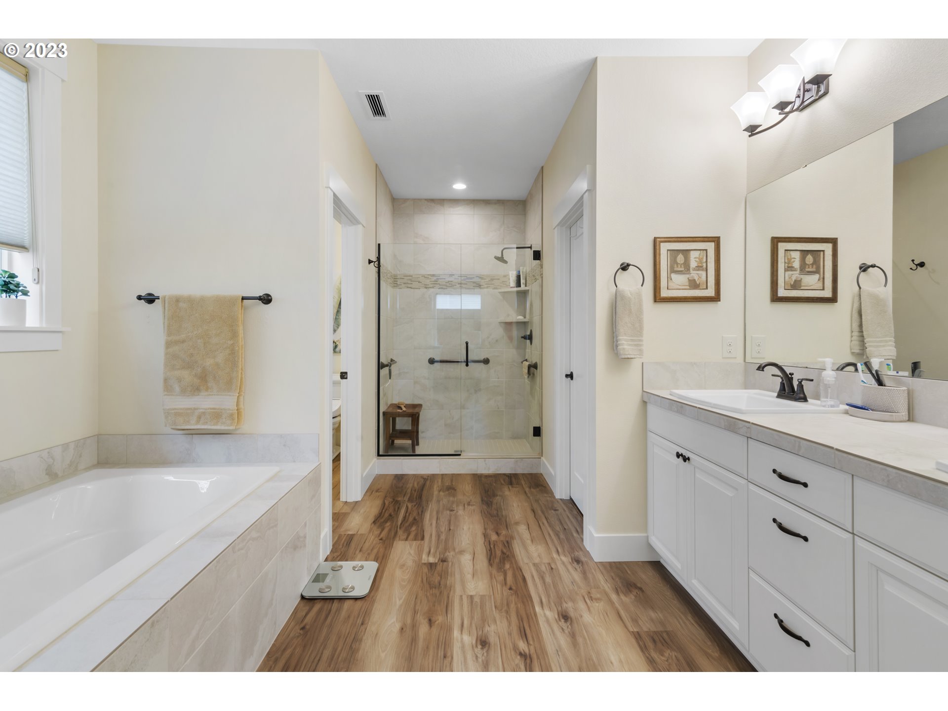 1781 South 51st Place Ridgefield, WA 98642 - Photo 18 of 28 Owner's Suite Bathroom