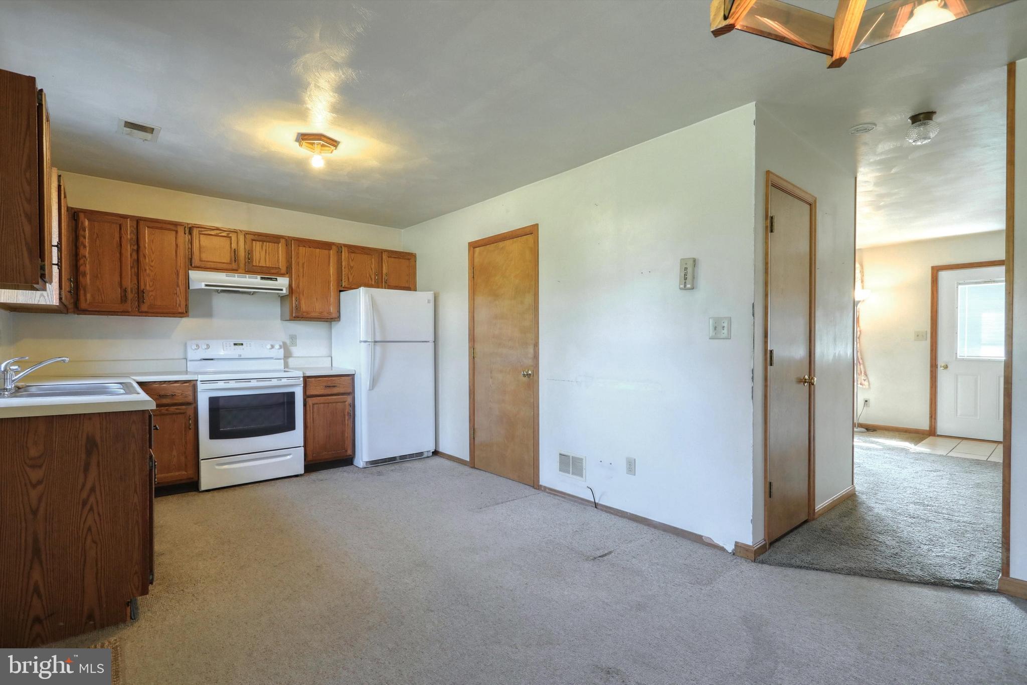 11 Stuart Circle Hanover, PA 17331 - Photo 4 of 20 Gallery Image 4