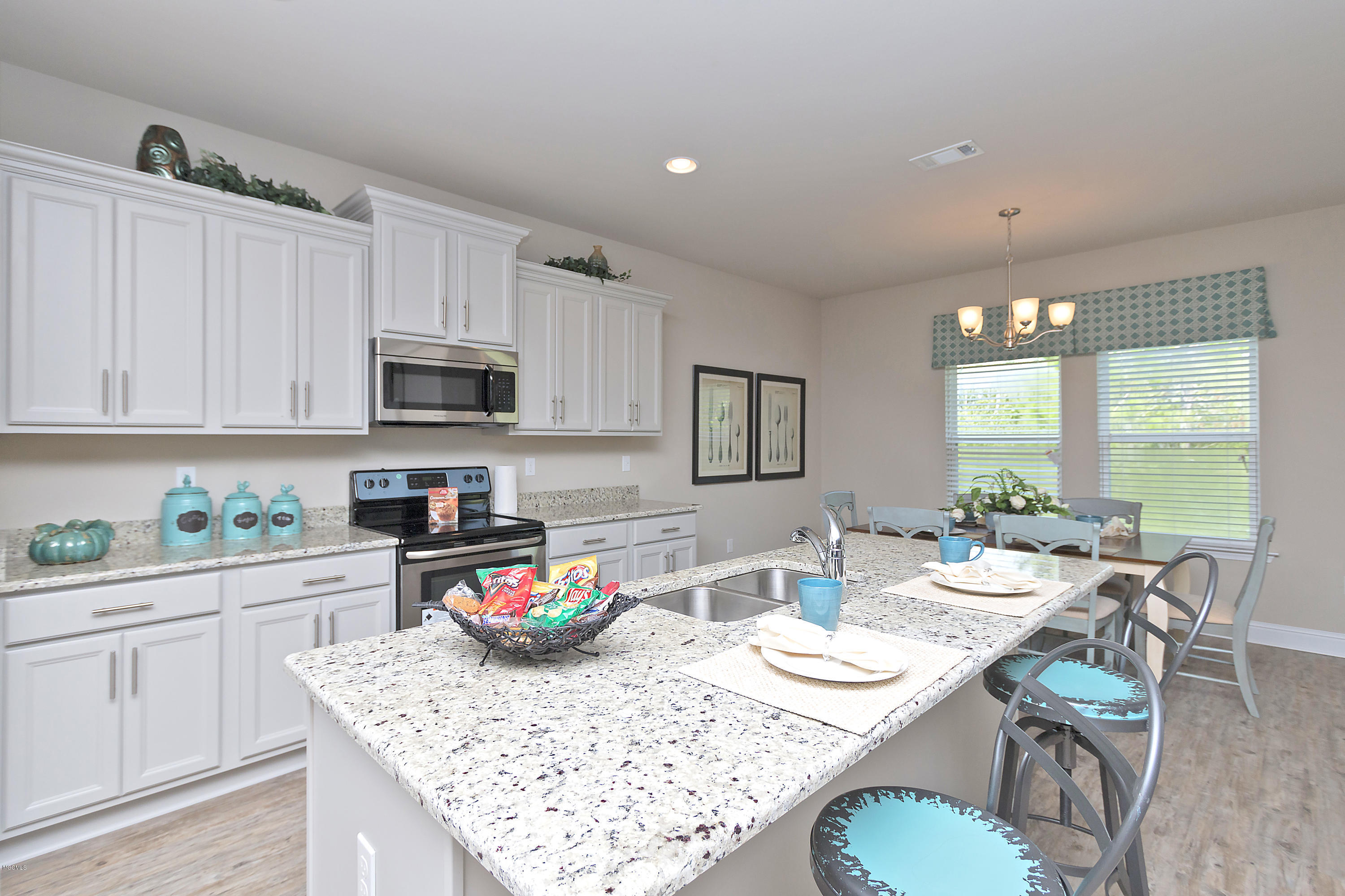 14384 North Swan Road Gulfport, MS 39503 - Photo 3 of 21 7%20Kitchen2