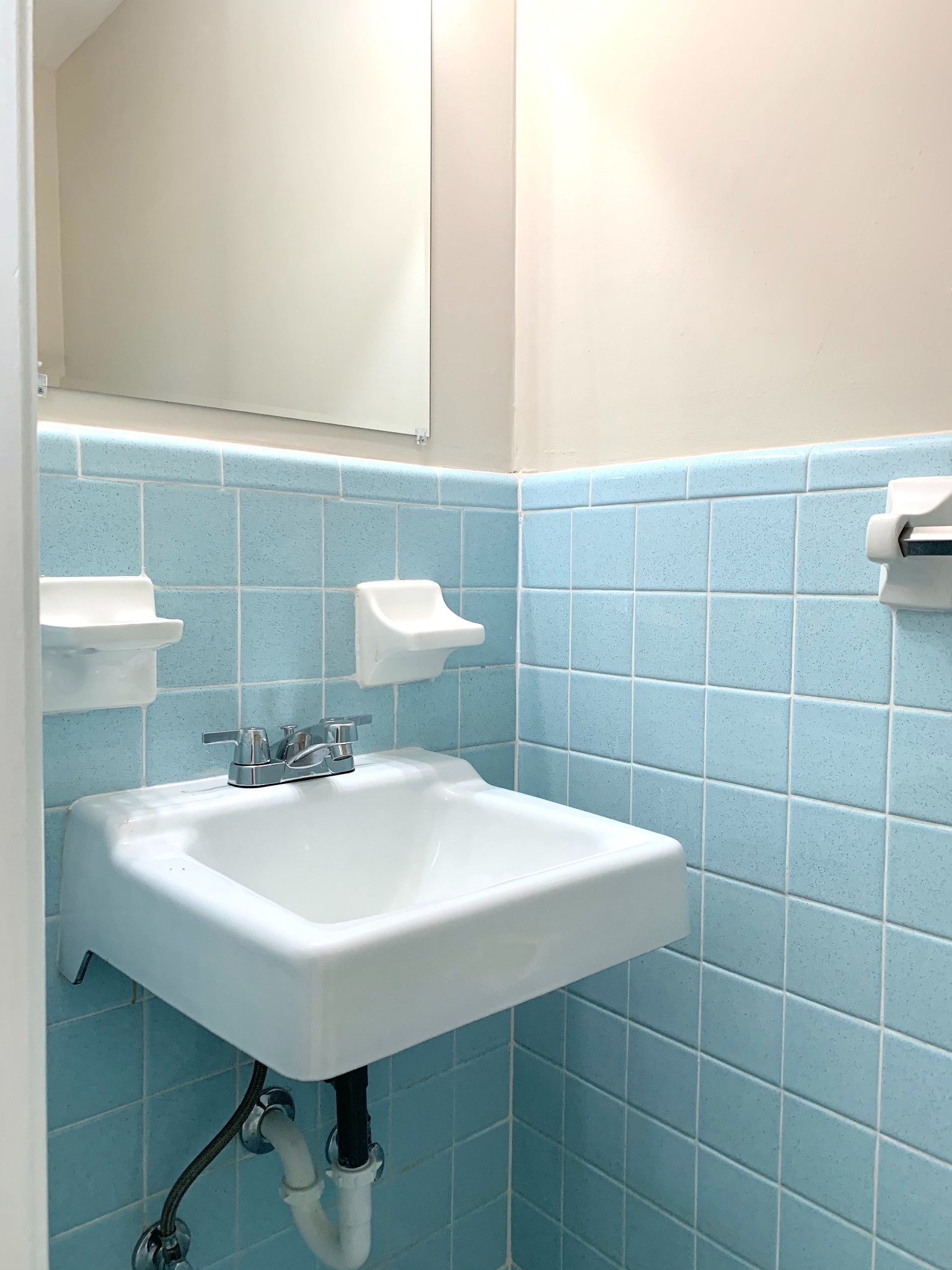 498 Bunker Hill Road Clarksville, TN 37042 - Photo 15 of 20 a bathroom with a sink a toilet and a mirror