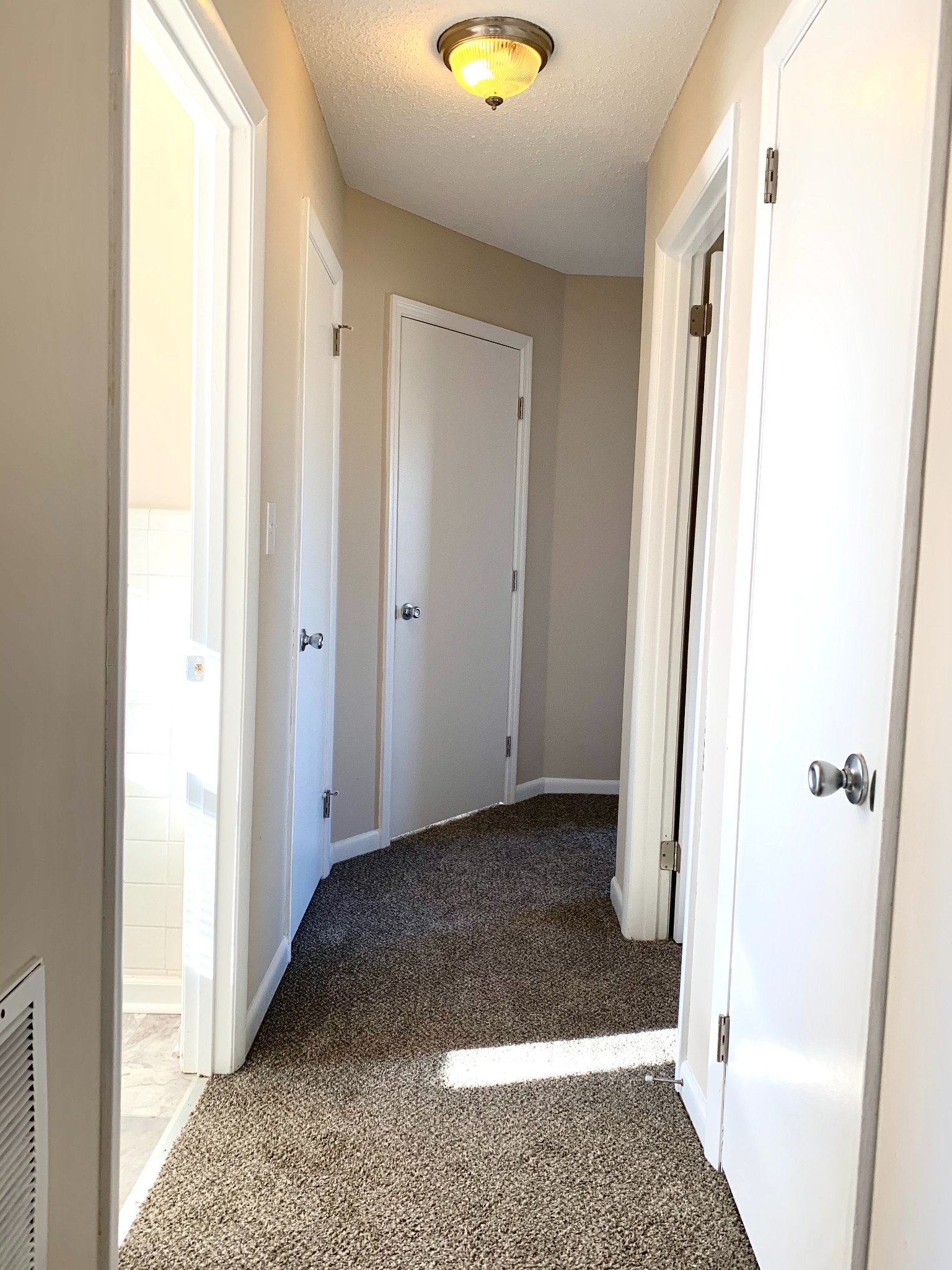 498 Bunker Hill Road Clarksville, TN 37042 - Photo 8 of 20 a view of a bathroom