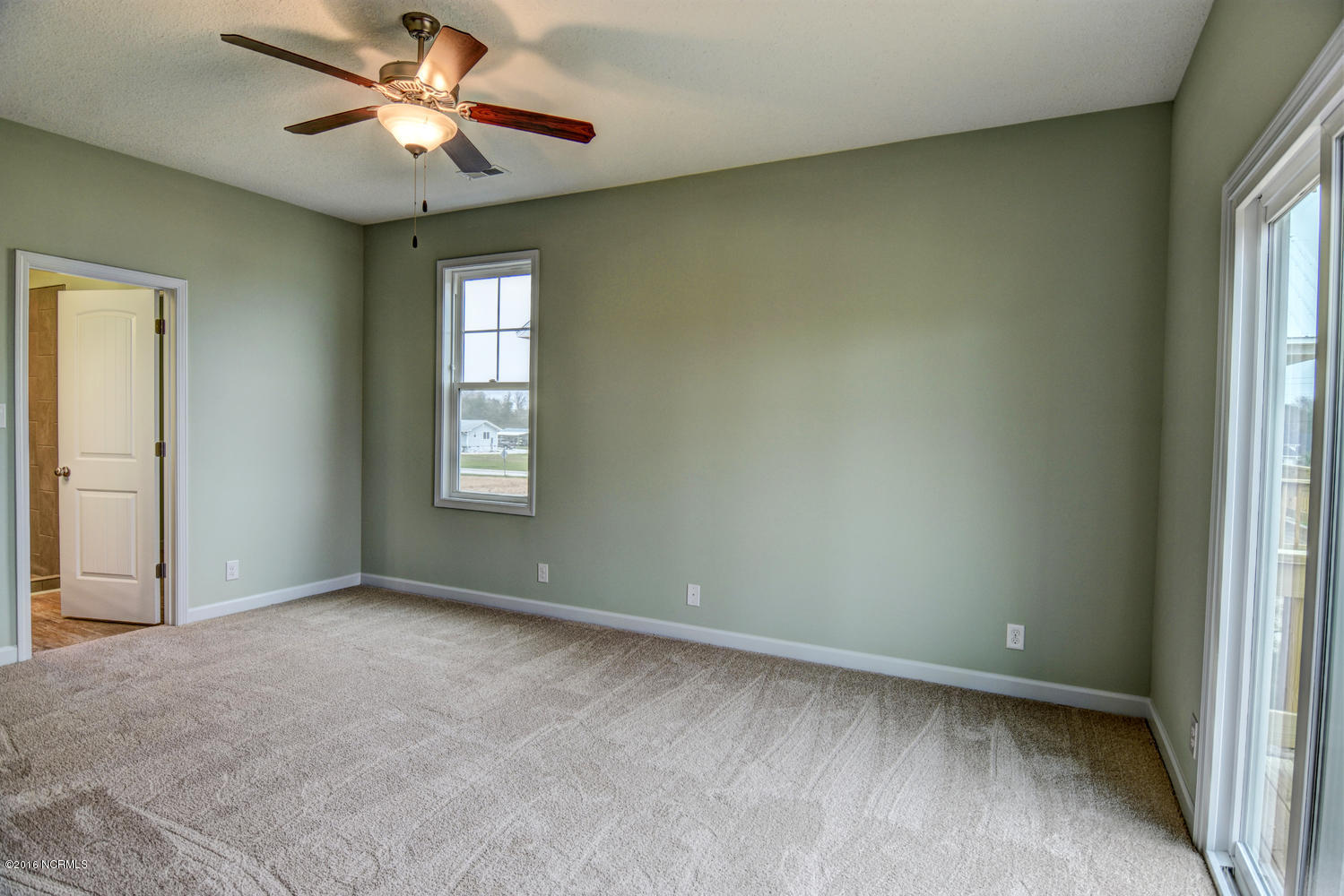 110 Shell Rock Lane Hubert, NC 28539 - Photo 17 of 31 104 Shell Rock Ln Hubert NC-large-017-25