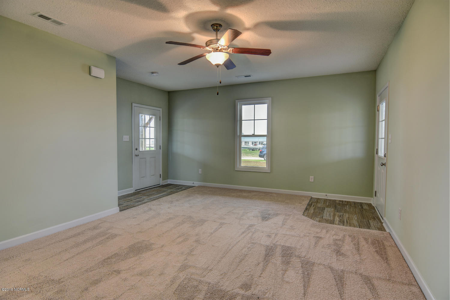 110 Shell Rock Lane Hubert, NC 28539 - Photo 3 of 31 104 Shell Rock Ln Hubert NC-large-003-22