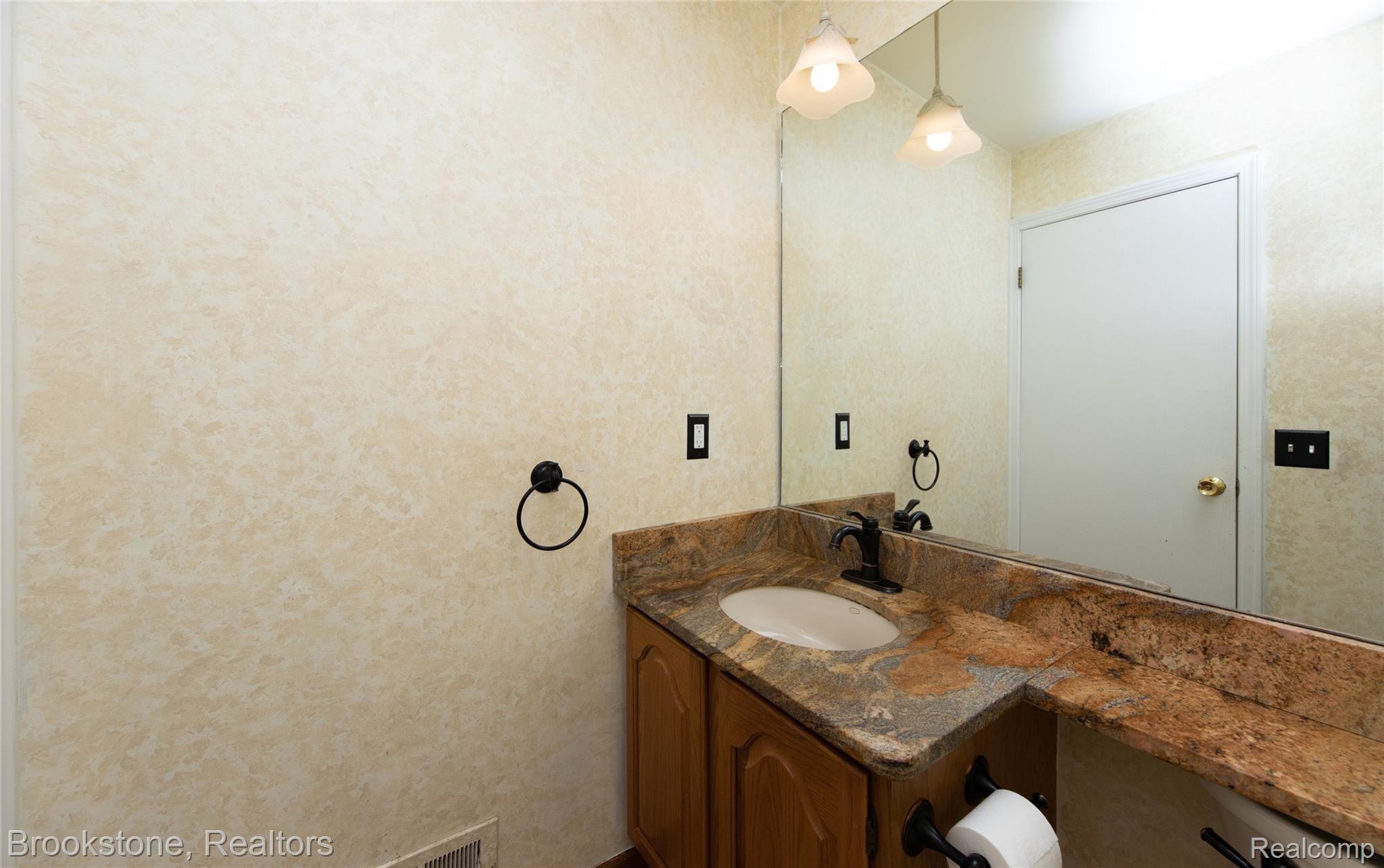 937 Ten Point Drive Rochester, MI 48309 - Photo 25 of 40 Powder Room with Granite