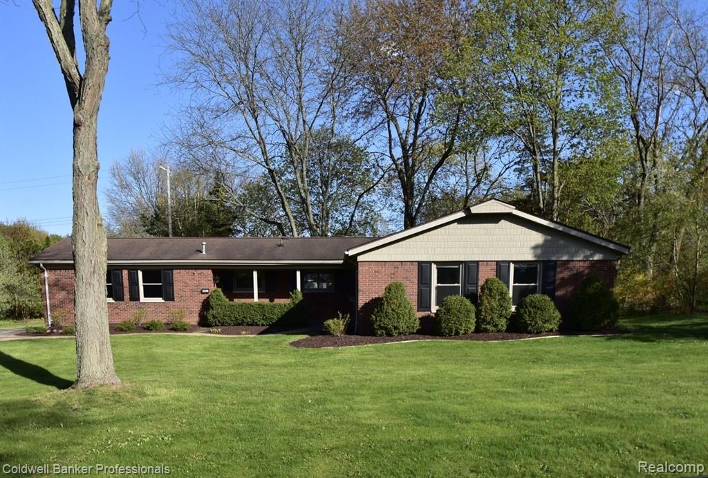 21400 Stanstead Road Northville, MI 48167 - Photo 2 of 29
