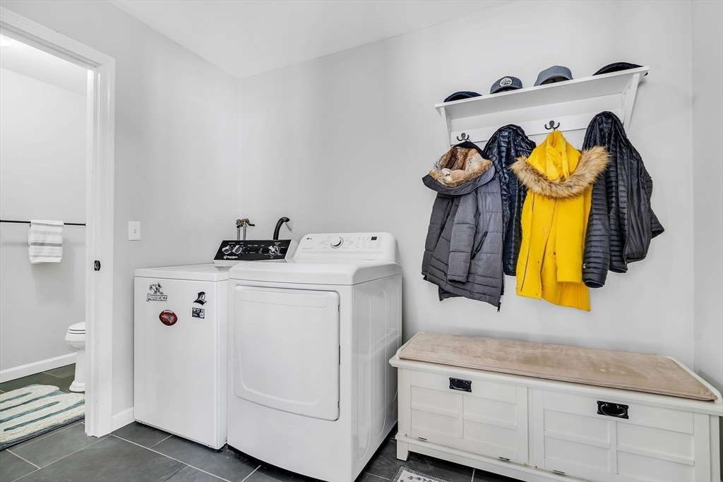 84 Jefferson Road Franklin, MA 02038 - Photo 18 of 39 a utility room with dryer and washer