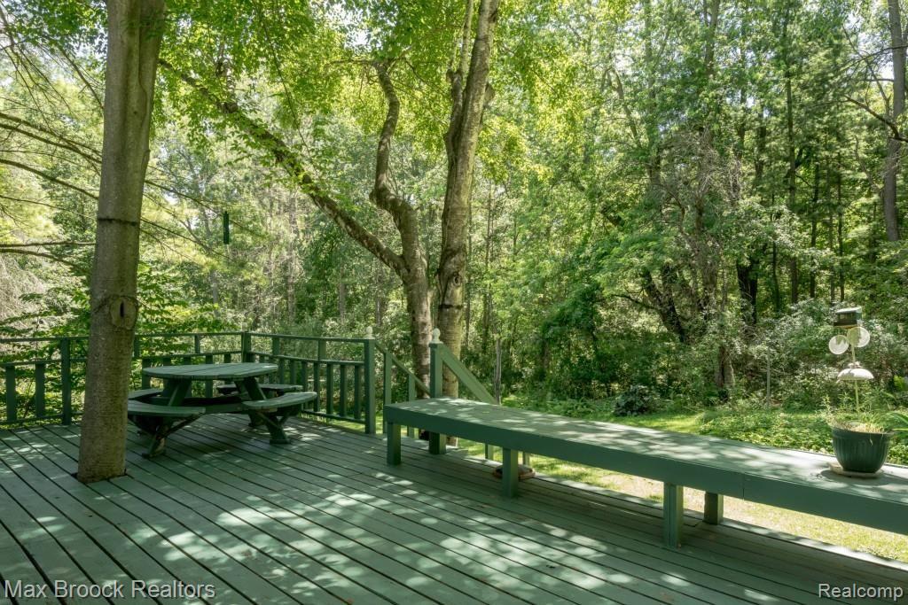 1443 Silver Bell Road Rochester, MI 48306 - Photo 25 of 34 Deck