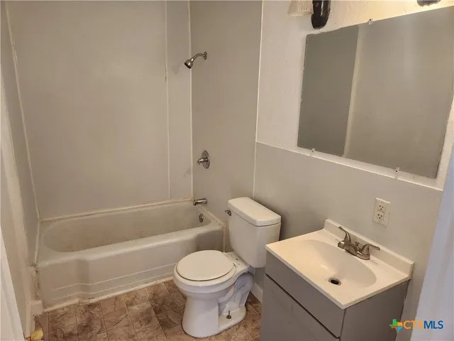 $800 | 1102 West Central Avenue, Temple, TX 76504