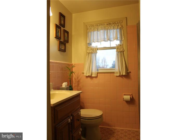 219 East Macada Road Bethlehem, PA 18017 - Photo 14 of 20 Bathroom