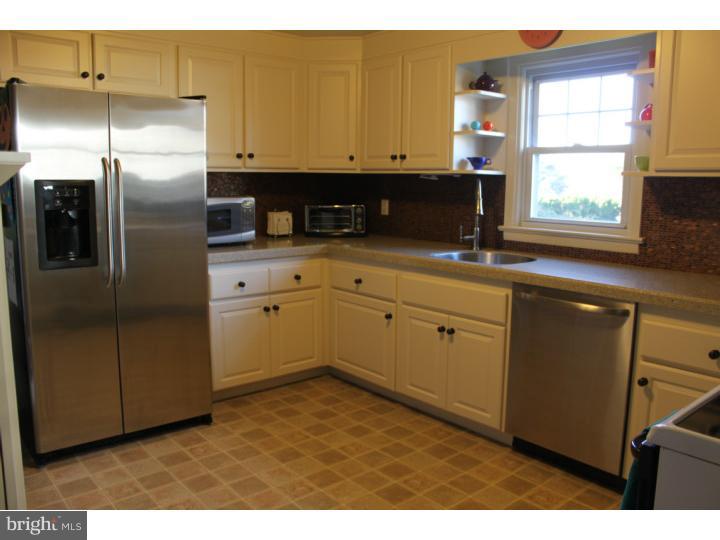 219 East Macada Road Bethlehem, PA 18017 - Photo 5 of 20 Kitchen