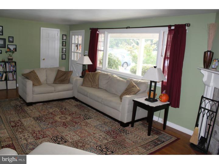 219 East Macada Road Bethlehem, PA 18017 - Photo 9 of 20 Living Room