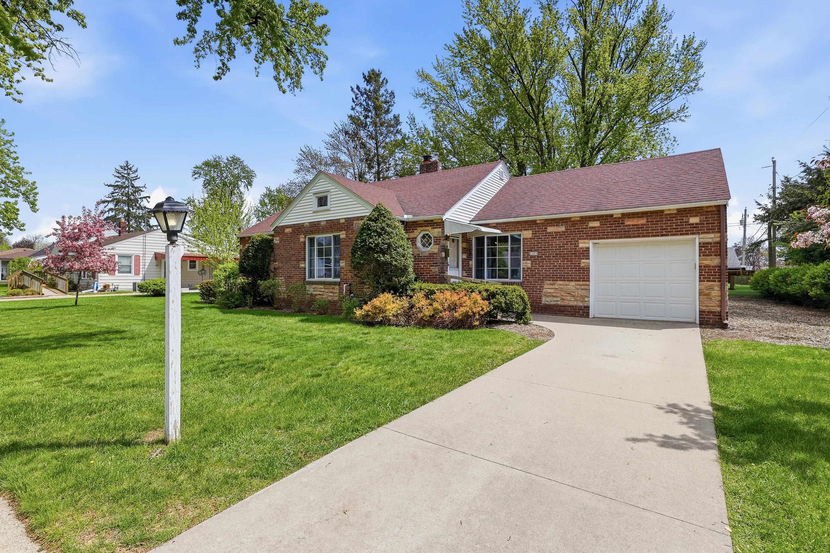 2409 Simonis Street Stevens Point, WI 54481 - Photo 1 of 40