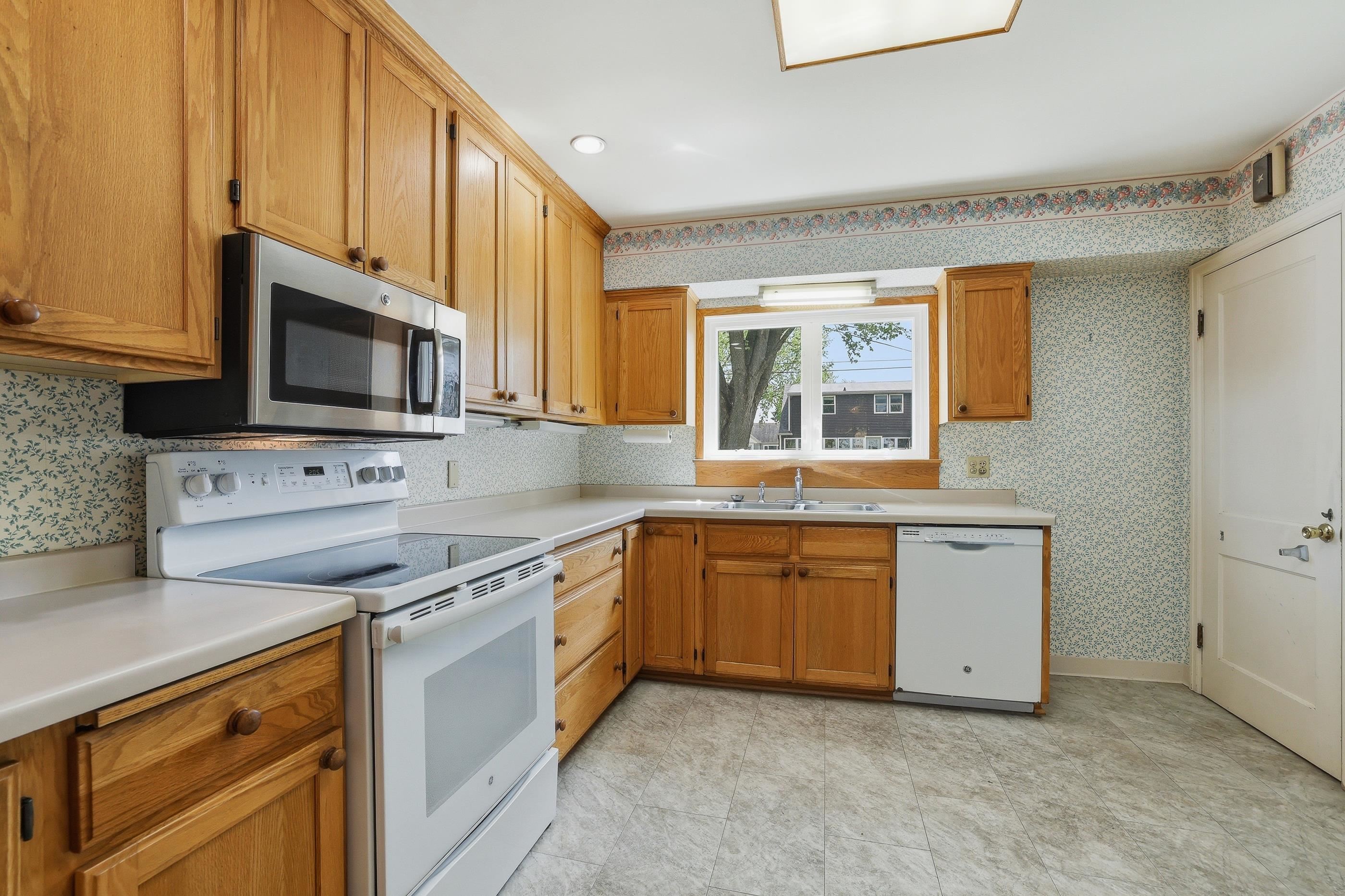 2409 Simonis Street Stevens Point, WI 54481 - Photo 13 of 40