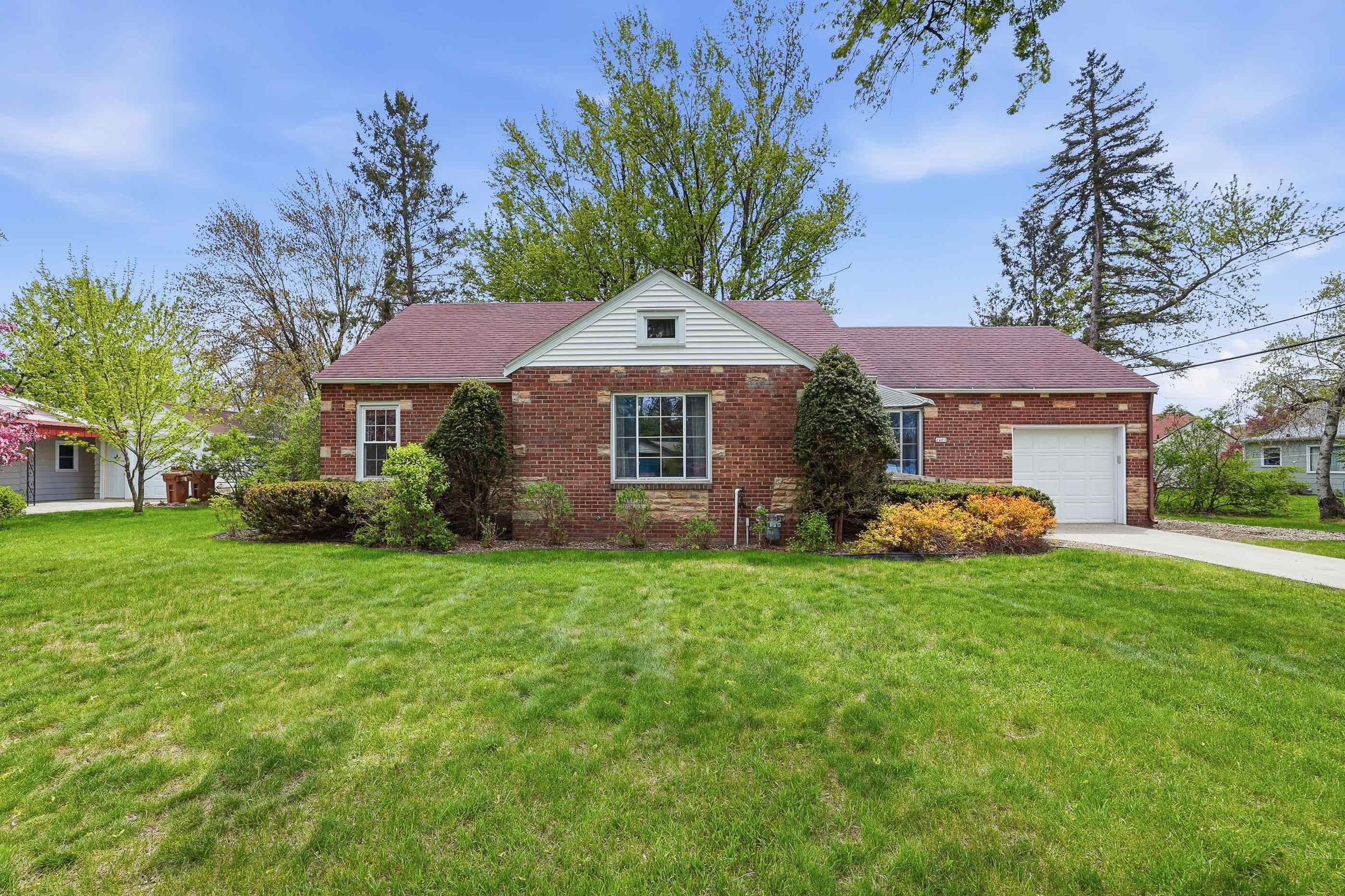 2409 Simonis Street Stevens Point, WI 54481 - Photo 2 of 40
