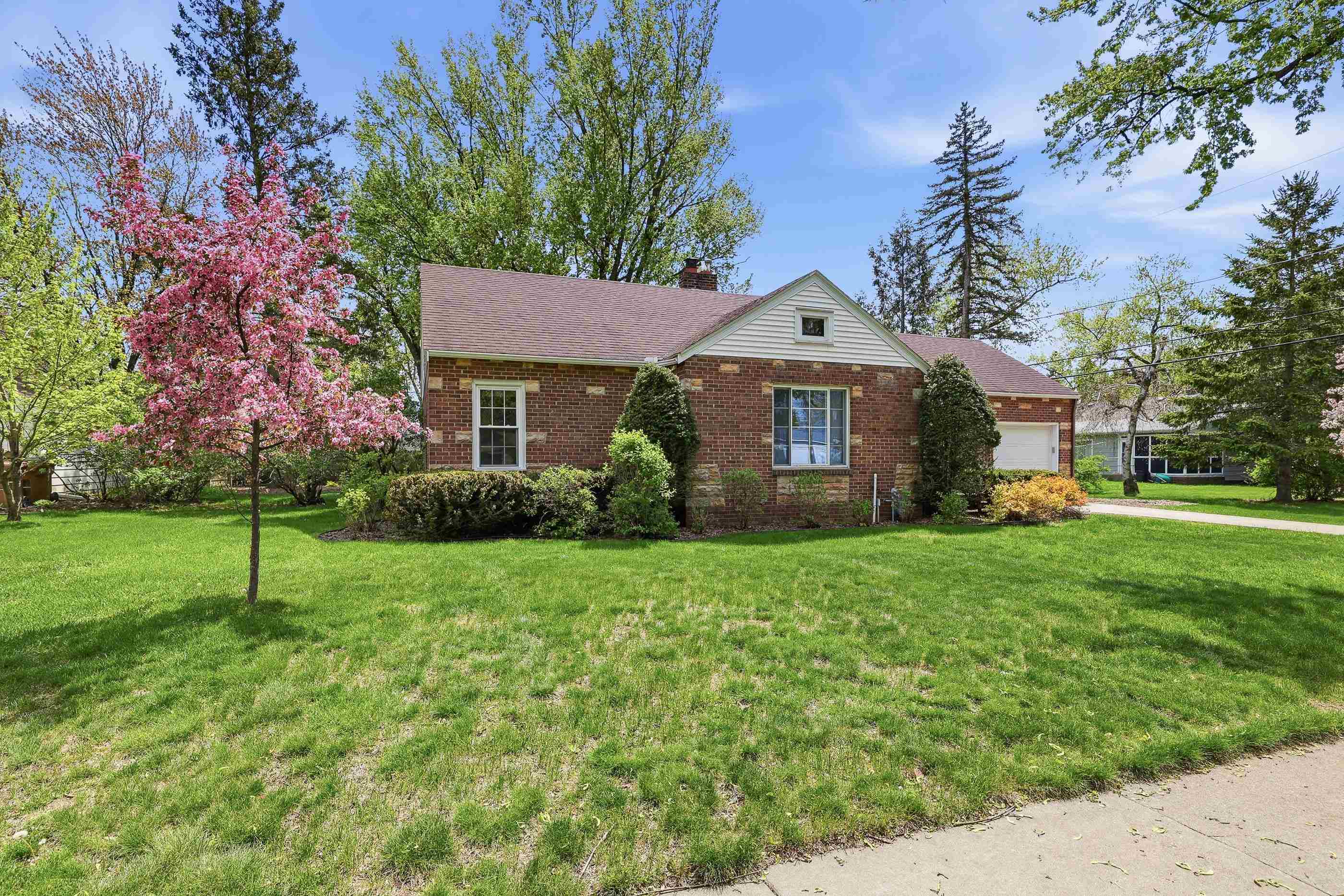 2409 Simonis Street Stevens Point, WI 54481 - Photo 3 of 40