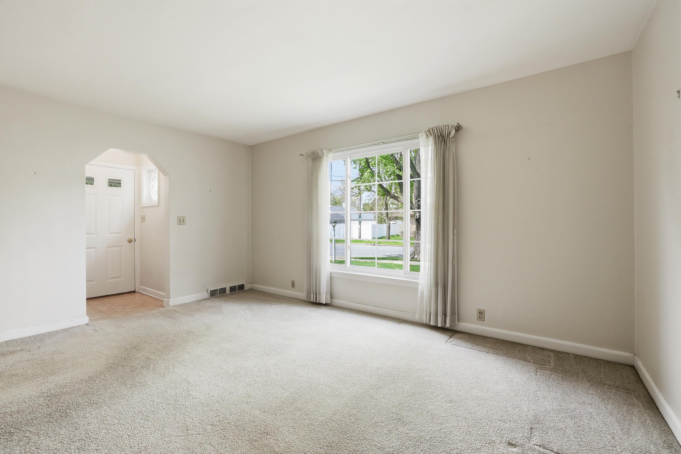2409 Simonis Street Stevens Point, WI 54481 - Photo 8 of 40