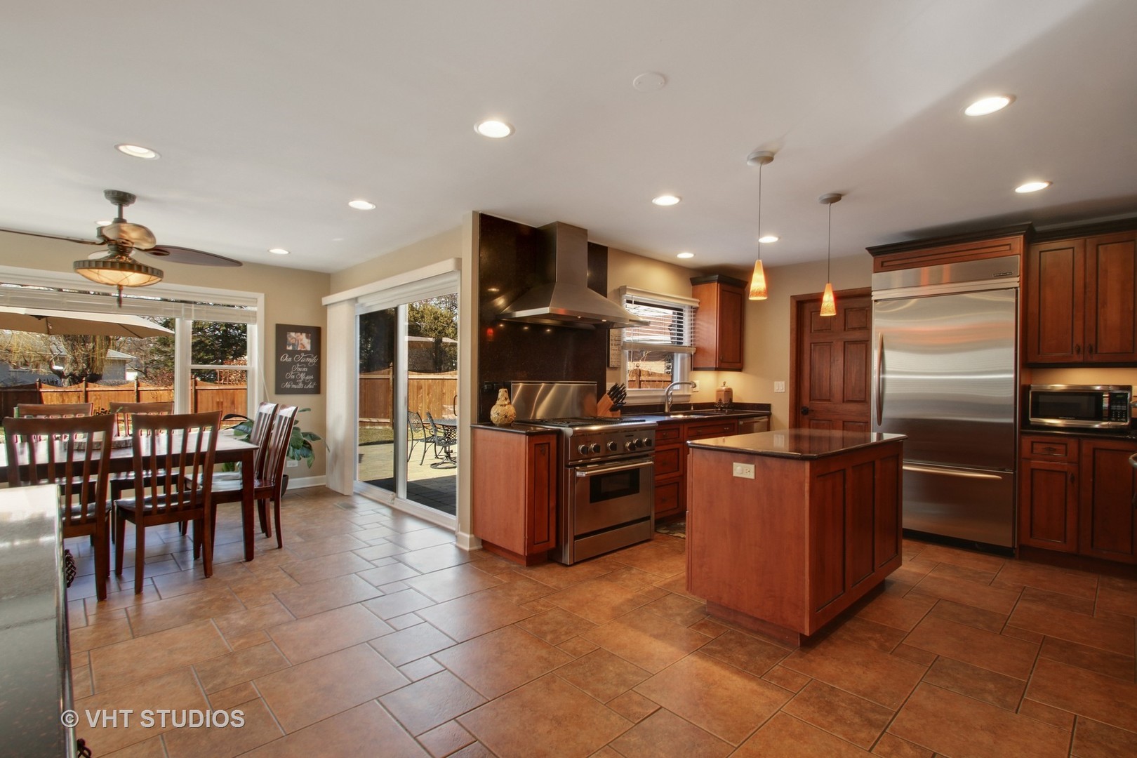 2048 Clover Road Northbrook, IL 60062 - Photo 3 of 28
