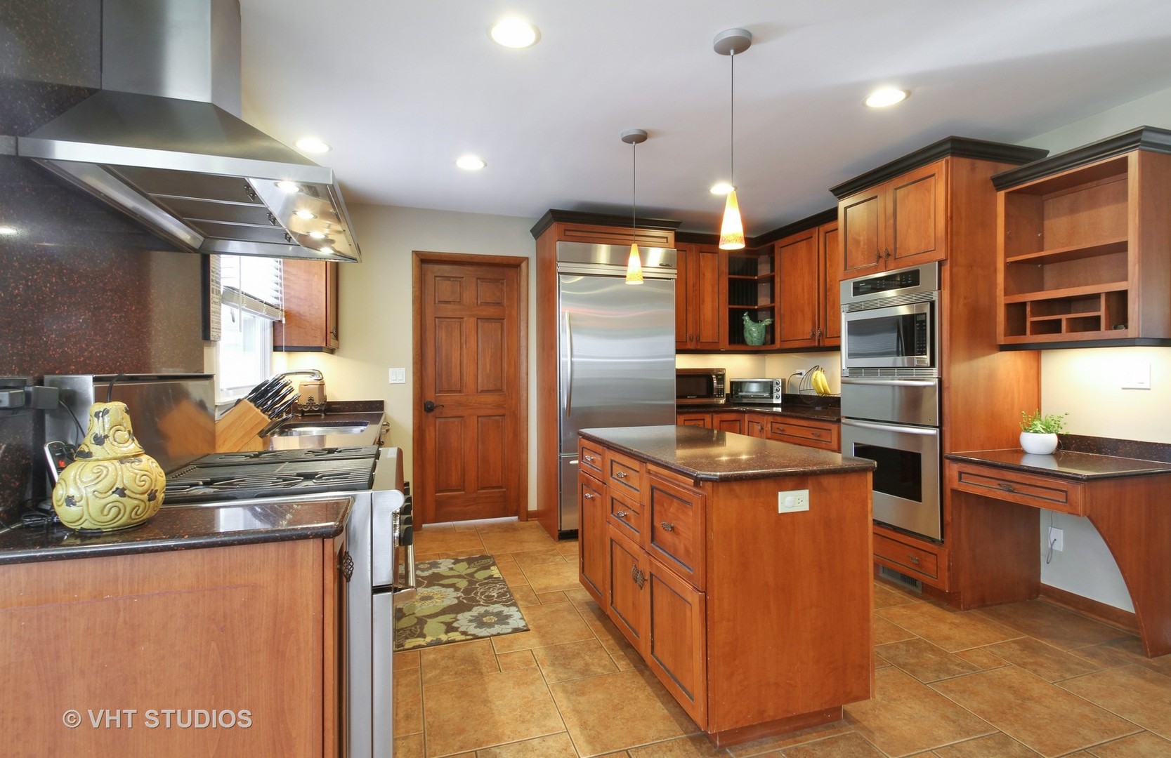 2048 Clover Road Northbrook, IL 60062 - Photo 4 of 28