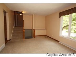 857 Roanoke Drive Springfield, IL 62702 - Photo 3 of 12