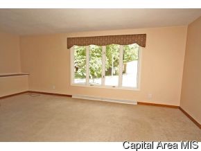 857 Roanoke Drive Springfield, IL 62702 - Photo 4 of 12