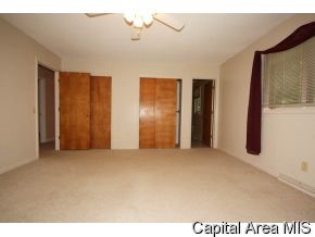 857 Roanoke Drive Springfield, IL 62702 - Photo 7 of 12