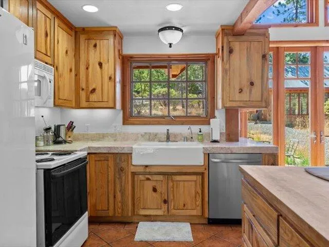 a view of an empty room with wooden floor and closet