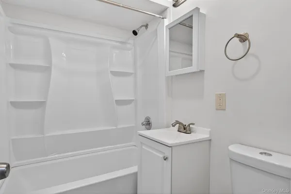 $1,400 | 376 Highway 52, Unit 6, Woodbourne, NY 12788