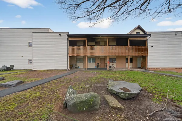 $1,400 | 376 Highway 52, Unit 6, Woodbourne, NY 12788