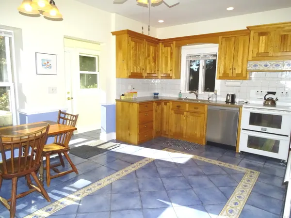 a picture of a bench in front of a wall