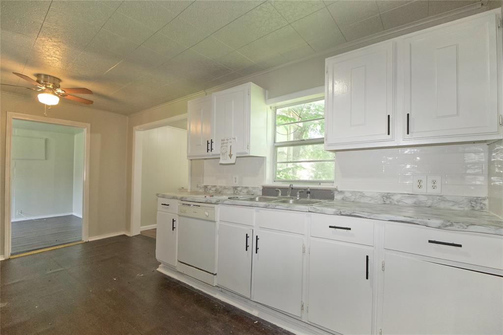 901 North Howeth Street Gainesville, TX 76240 - Photo 12 of 24