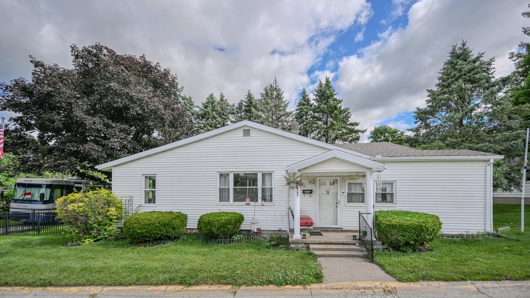 1302 North Yellow Springs Street Springfield, OH 45504 - Photo 1 of 27