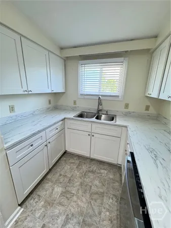 $1,700 | 412 East Hall Street, Savannah, GA 31401