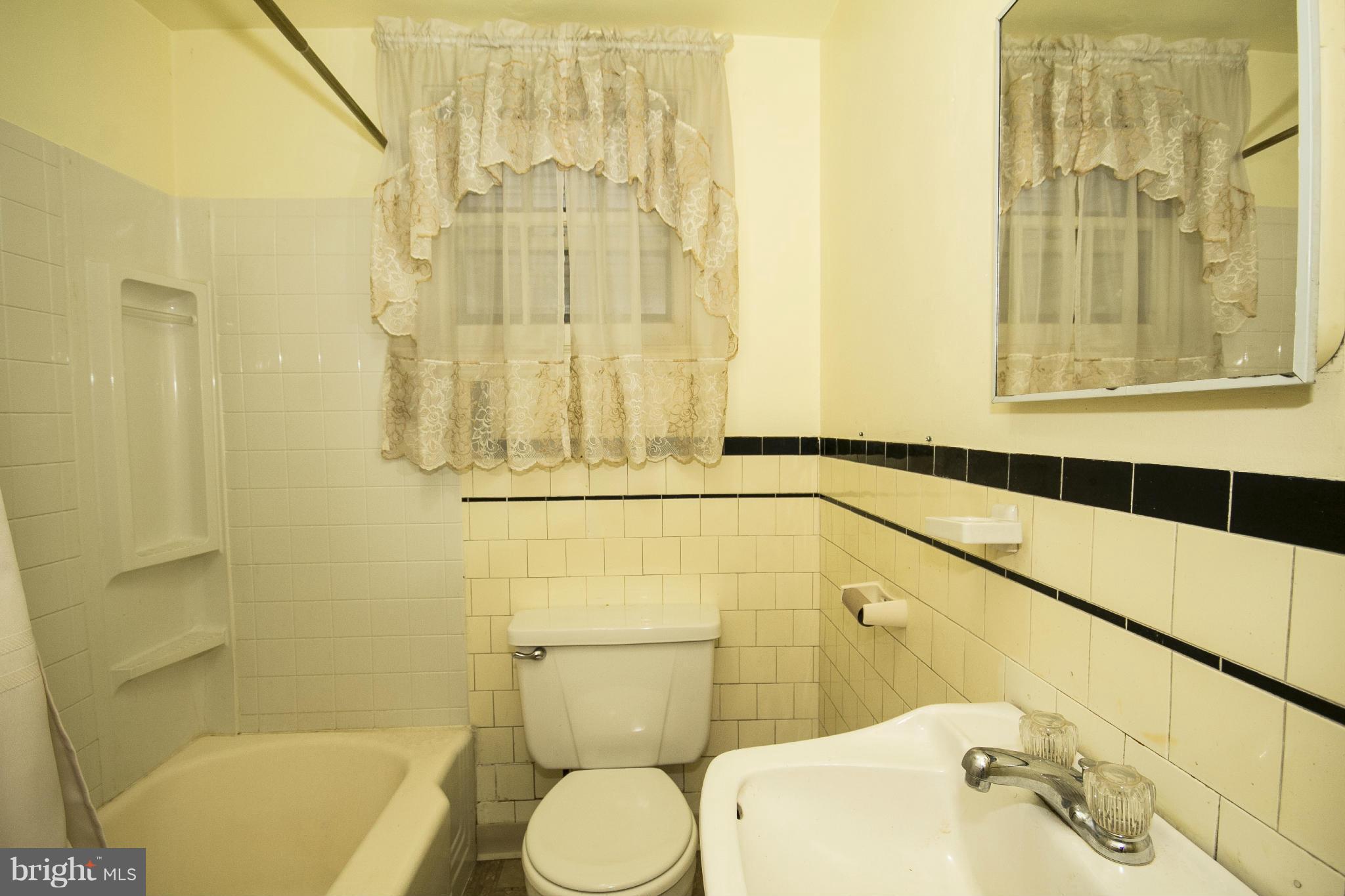 2515 Riggs Avenue Baltimore, MD 21216 - Photo 15 of 20 Bath