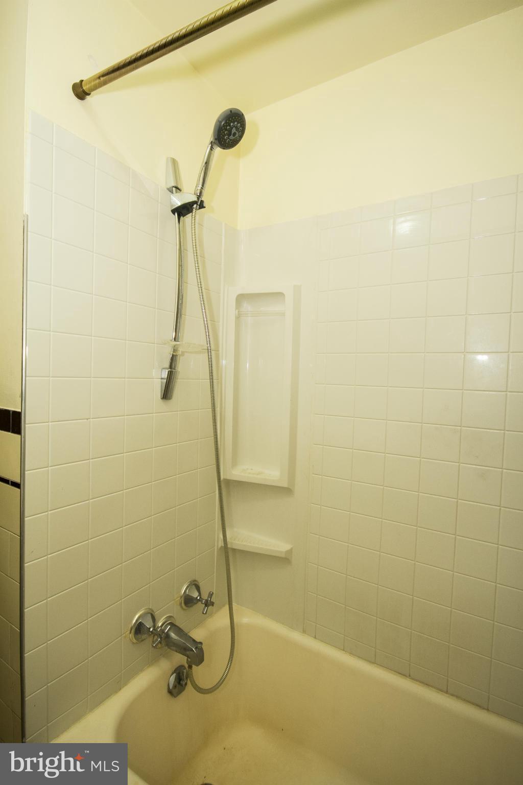 2515 Riggs Avenue Baltimore, MD 21216 - Photo 19 of 20 Bath