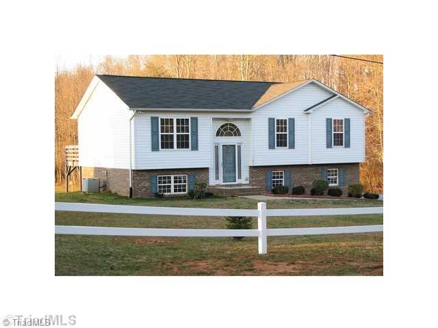 6010 Robinhood Road Pfafftown, NC 27040 - Photo 1 of 11 Exterior Front.