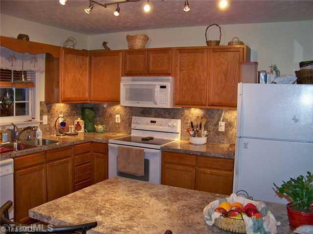 6010 Robinhood Road Pfafftown, NC 27040 - Photo 2 of 11 Kitchen.