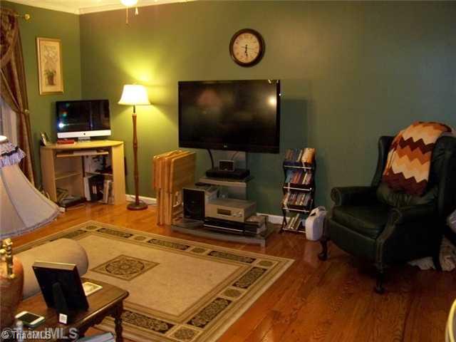 6010 Robinhood Road Pfafftown, NC 27040 - Photo 4 of 11 Living Room.