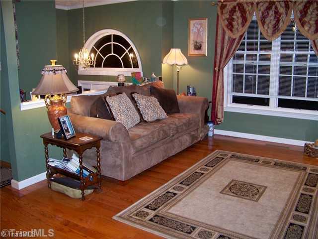 6010 Robinhood Road Pfafftown, NC 27040 - Photo 5 of 11 Living Room.